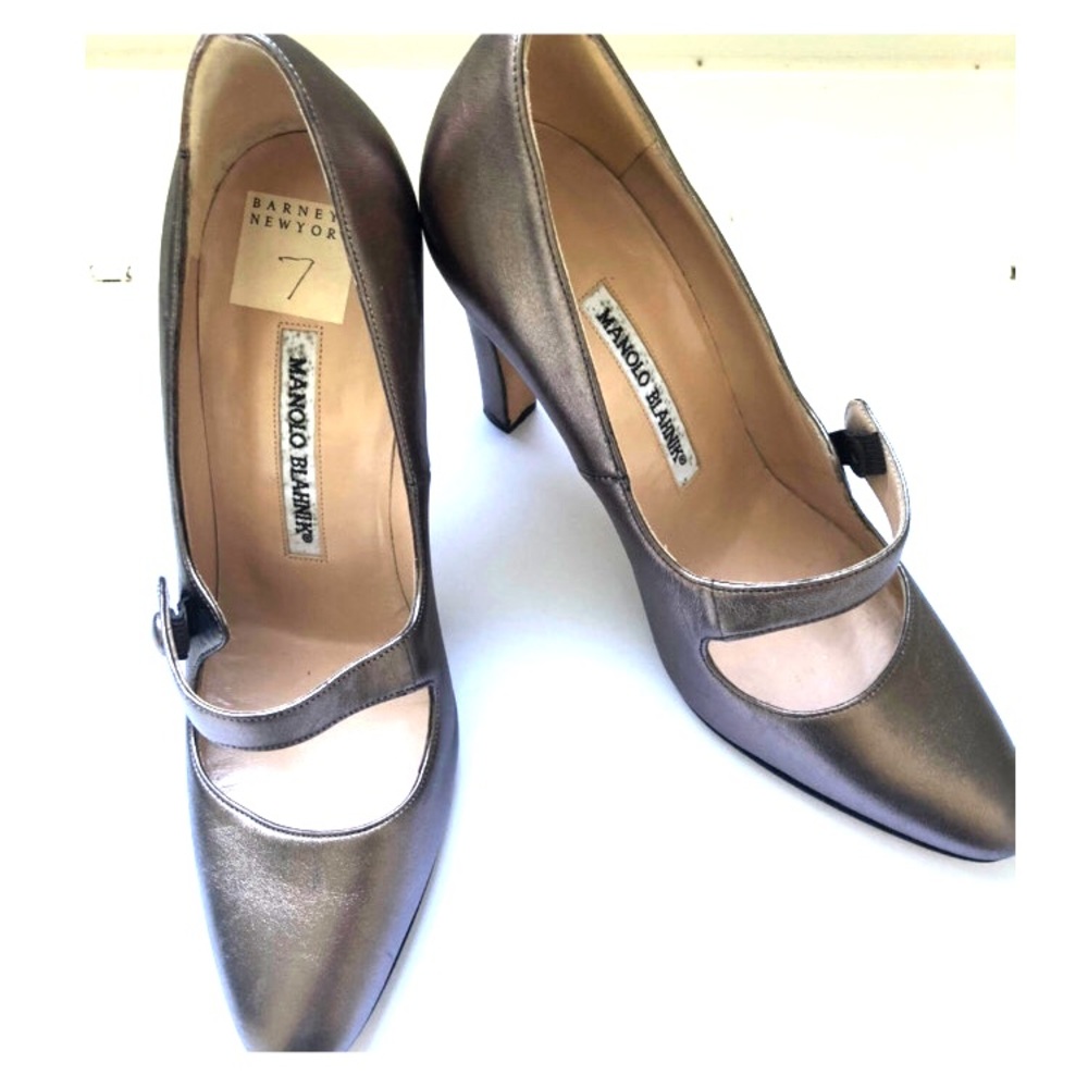 Manolo Blahnik heel, gold, size 7